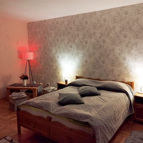 Apartament întreaga unitate la parter cu 2 camere pentru 6 pers.