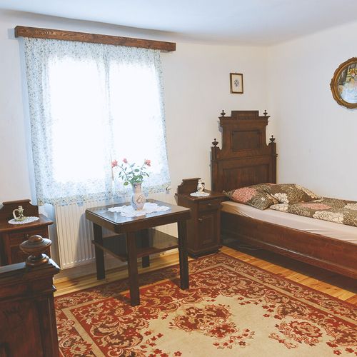 Apartament familial(ă) cu vedere spre curte pentru 4 pers. (se inchirieaza doar integral)