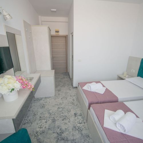 Camera dubla întreaga unitate cu balcon