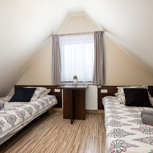 Apartament maisonetă cu vedere spre lac cu 2 camere pentru 4 pers.