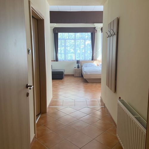 Suita deluxe cu vedere spre lac cu 2 camere pentru 7 pers.