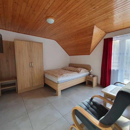 Camera dubla la etaj cu balcon
