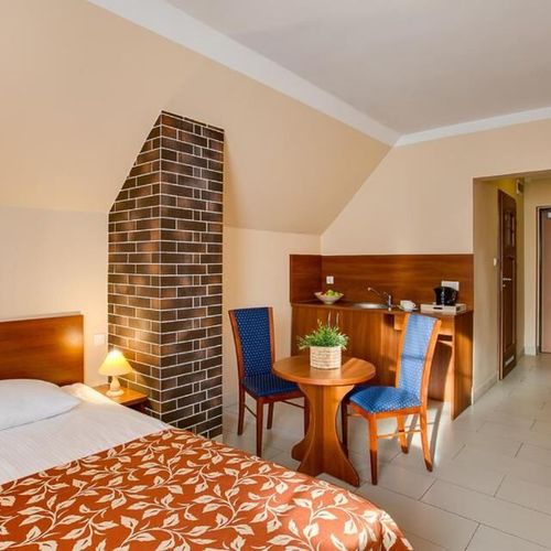 Apartament 4-osobowy z antresolą z 2 pomieszczeniami sypialnianymi