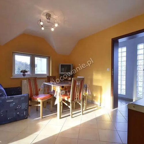 Casă de vacanță cu terasă cu grădină pentru 4 pers. (se inchirieaza doar integral)