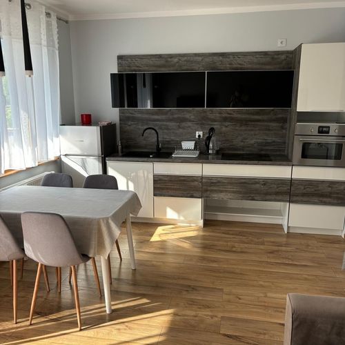 Apartament cu balcon cu vedere spre munte cu 1 camera pentru 5 pers.