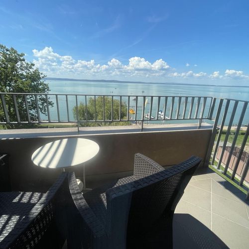 Apartament silver cu vedere spre lac cu 1 camera pentru 3 pers.
