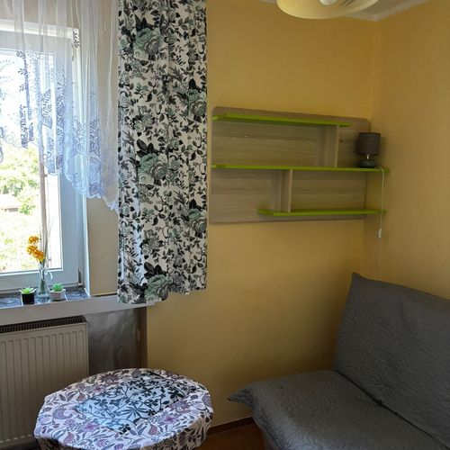 Camera single cu baie comună