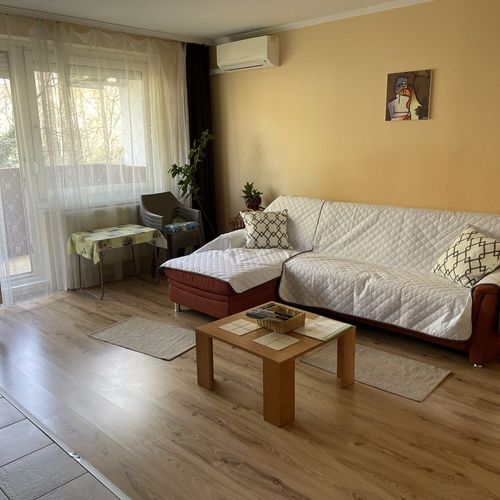 Apartament cu balcon cu vedere spre parc cu 2 camere pentru 3 pers.
