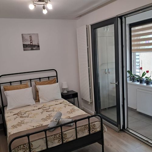 Apartament confort la parter pentru 2 pers. (se inchirieaza doar integral)