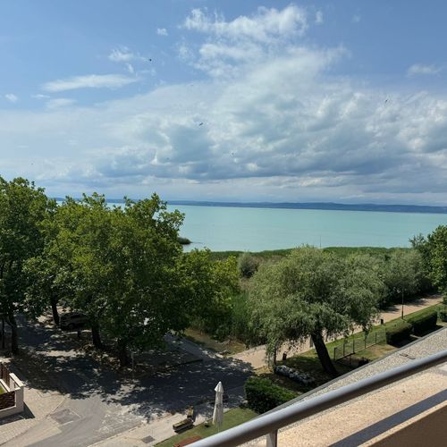 Apartament gold cu vedere spre lac cu 2 camere pentru 4 pers.