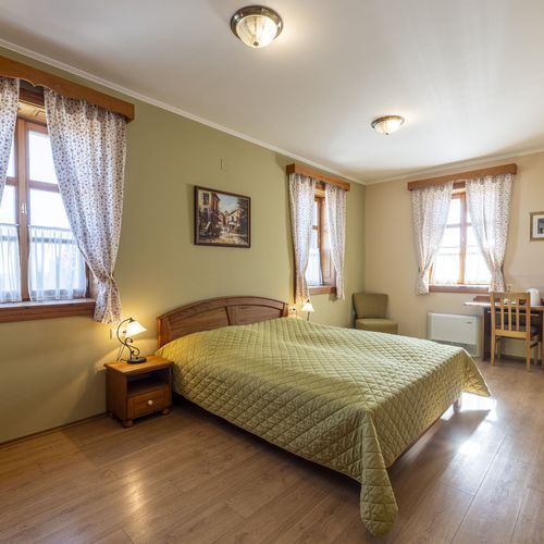 Camera tripla familial(ă) pensiune (se poate solicita pat suplimentar)
