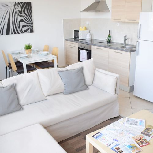 Apartament 3-osobowy z balkonem z 1 pomieszczeniem sypialnianym