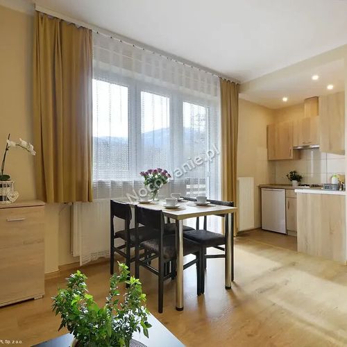 Apartament cu chicinetă proprie cu vedere spre munte cu 1 camera pentru 4 pers.