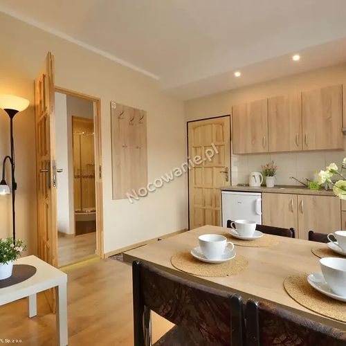 Apartament cu chicinetă proprie cu vedere spre munte cu 2 camere pentru 4 pers.