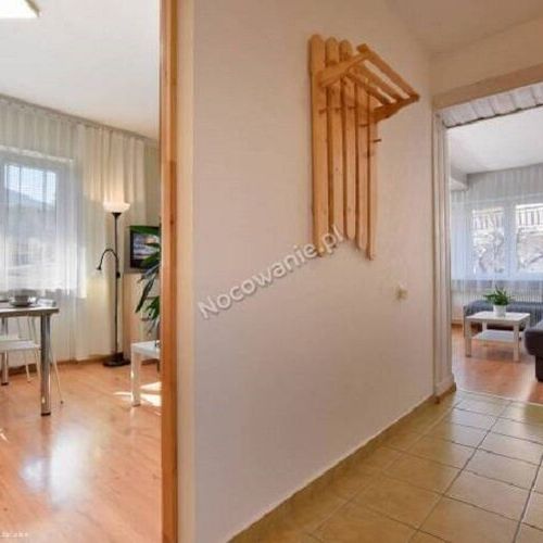 Apartament cu chicinetă proprie cu vedere spre munte cu 2 camere pentru 6 pers.