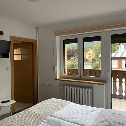 Apartman s balkónem pro 4 os. se 2 ložnicemi s výhledem na hory