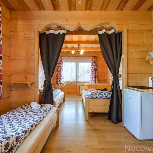 Pokój 5-osobowy na parterze z widokiem na góry (możliwa dostawka)