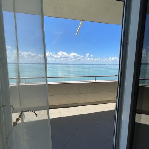 Apartament gold cu vedere spre lac cu 2 camere pentru 4 pers.