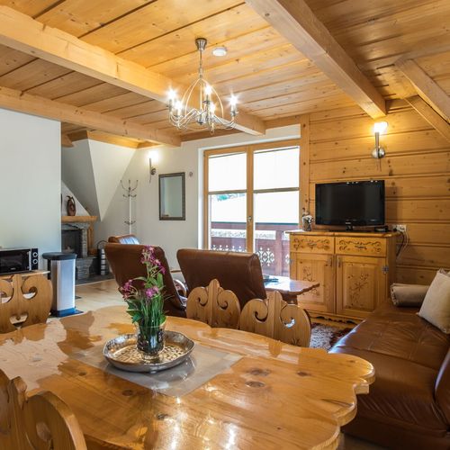 Apartament 4-osobowy z balkonem z widokiem na góry z 1 pomieszczeniem sypialnianym (możliwa dostawka)