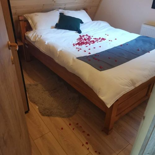 Cabană pentru 4 pers. (se inchirieaza doar integral)