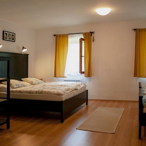 Apartman s vlastní kuchyňkou pro 4 os. s 1 ložnicí na poschodí