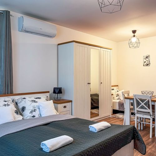 Apartament la parter cu 1 camera pentru 3 pers.