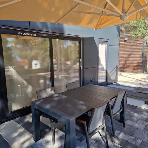 Bungalow deluxe casă mobilă pentru 4 pers. (se inchirieaza doar integral)