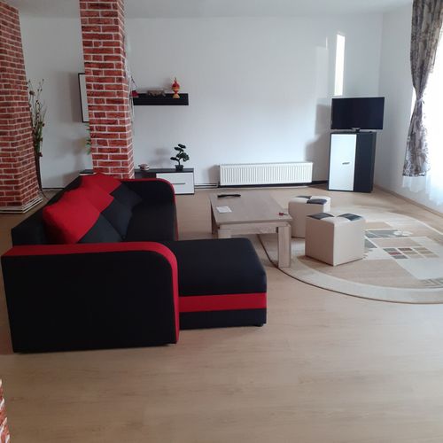 Apartament la parter la parter cu 2 camere pentru 5 pers. (se poate solicita pat suplimentar)