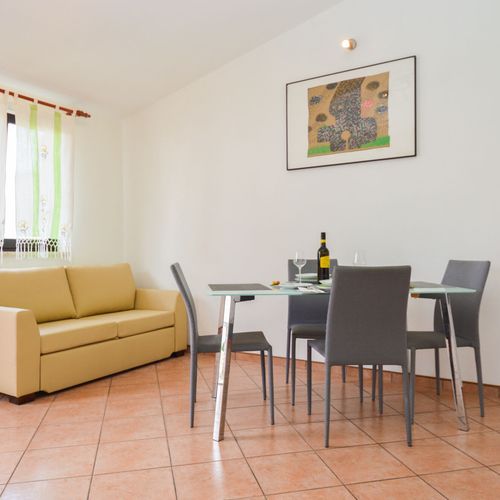 Bungalow întreaga unitate cu terasă pentru 2 pers. (se inchirieaza doar integral)