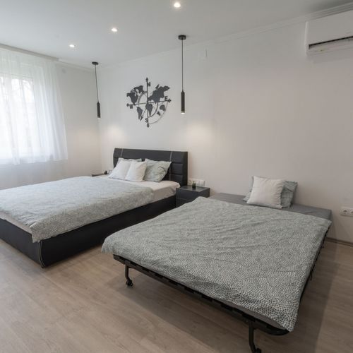 Apartament lCD TV cu aer condiționat pentru 7 pers. (se inchirieaza doar integral)