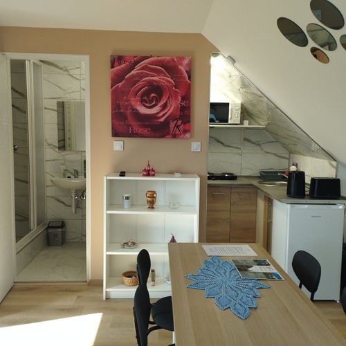 Apartman s klimatizací pro 3 os. s 1 ložnicí na poschodí (s možností přistýlky)