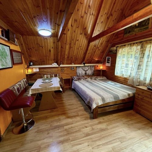 Cabană tourist întreaga unitate pentru 4 pers. (se inchirieaza doar integral)