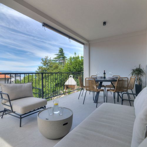 Apartament cu balcon cu aer condiționat cu 3 camere pentru 6 pers.