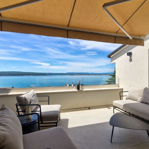 Apartament cu terasă cu vedere spre mare cu 3 camere pentru 6 pers.