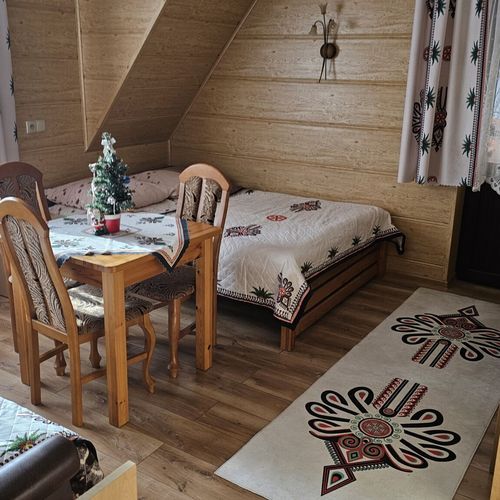 Pokój 3-osobowy z aneksem kuchennym z widokiem na góry