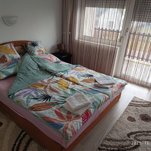 Apartament standard la mansardă pentru 5 pers. (se inchirieaza doar integral)