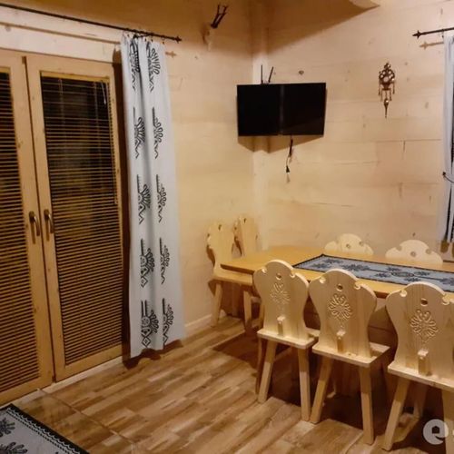 Cabană cu vedere spre munte pentru 6 pers. (se inchirieaza doar integral)