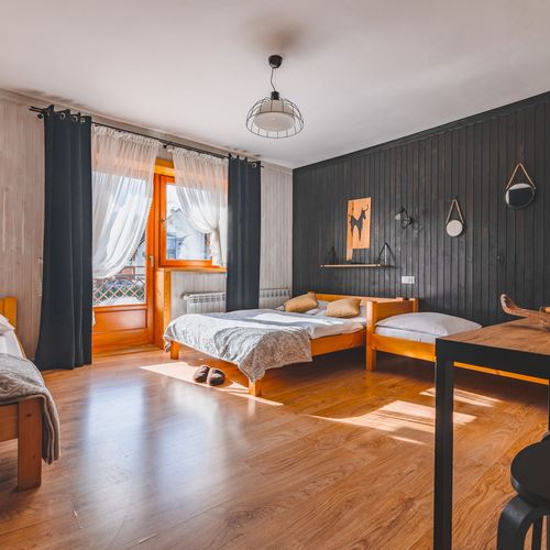 Pokój 4-osobowy z balkonem z łazienką