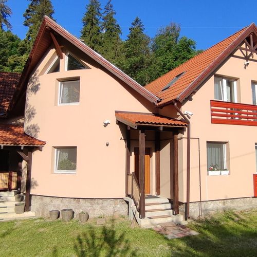 Casă de vacanță pentru 16 pers. (se inchirieaza doar integral)