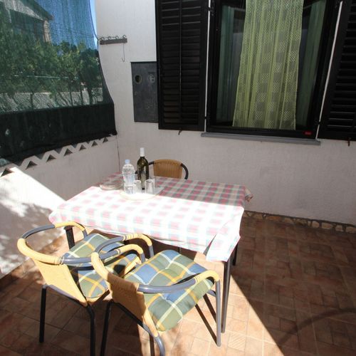 Apartament economy la parter cu 2 camere pentru 4 pers.