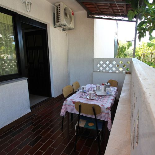 Apartament economy la parter cu 3 camere pentru 6 pers.