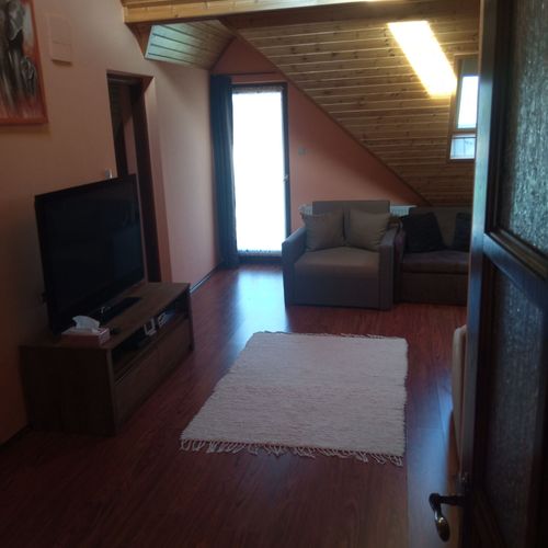 Apartament la mansardă a pentru 4 pers. (se inchirieaza doar integral) (se poate solicita pat suplimentar)
