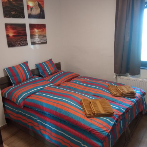 Apartament la parter b cu 2 camere pentru 4 pers. (se poate solicita pat suplimentar)