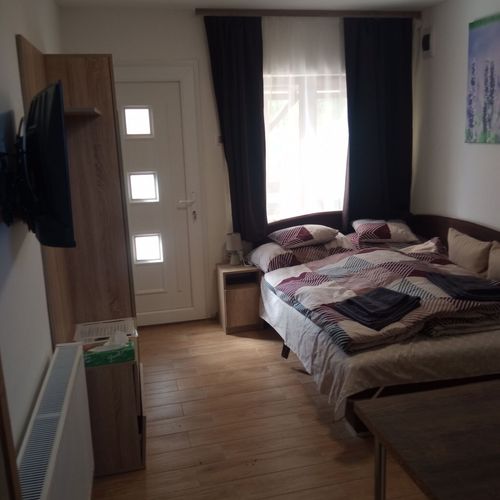 Apartament la parter c cu 1 camera pentru 2 pers.