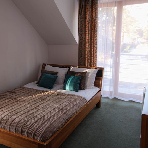 Apartament 3-osobowy z balkonem z klimatyzacją z 1 pomieszczeniem sypialnianym