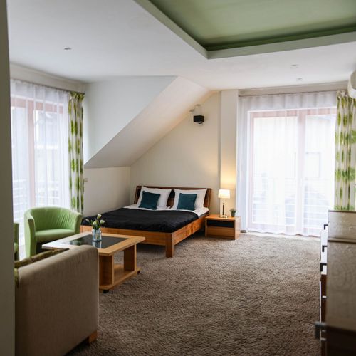 Apartament 4-osobowy z balkonem z klimatyzacją z 1 pomieszczeniem sypialnianym