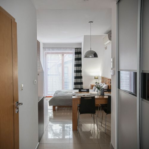Apartament 3-osobowy z balkonem z aneksem kuchennym z 1 pomieszczeniem sypialnianym
