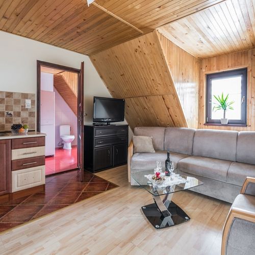 Apartament 7-osobowy z aneksem kuchennym pokój wieloosobowy z 3 pomieszczeniami sypialnianymi