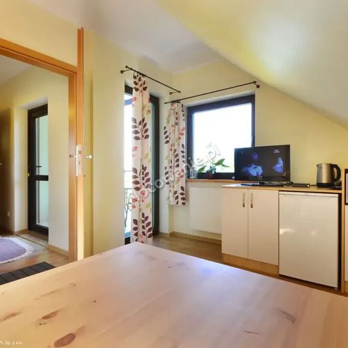 Apartament cu duș cu chicinetă proprie cu 2 camere pentru 4 pers.