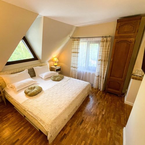 Suita confort cu vedere spre grădină cu 2 camere pentru 3 pers.